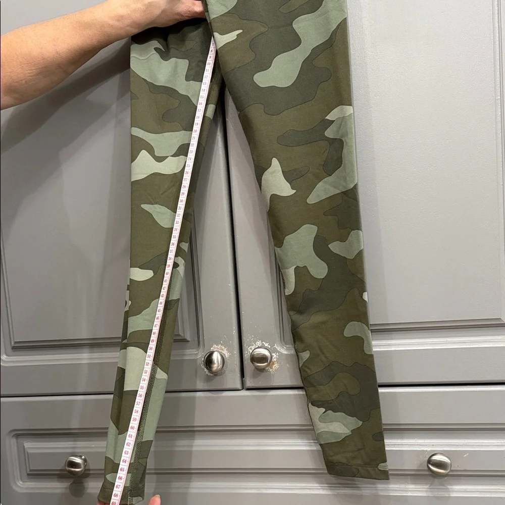 Victoria's Secret Green Camouflage Leggings - Picture 7 of 8